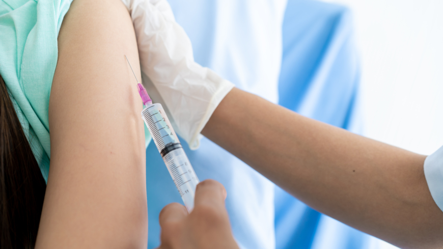 Det finns vaccination mot tyfoidfeber. Foto: Shutterstock